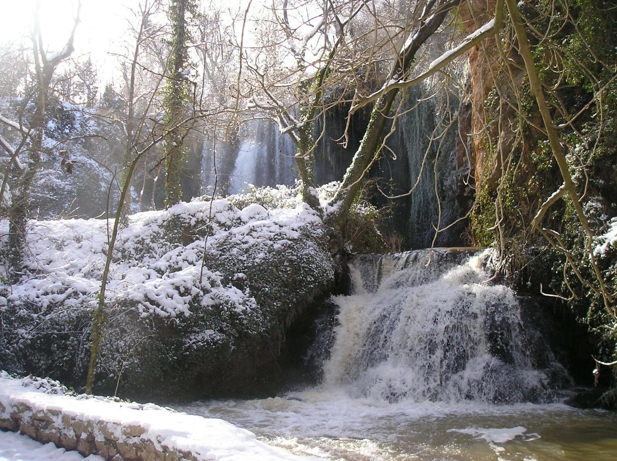 Casa Rural Ruta Del Agua 4 Hab Al Lado Monasterio De Piedra Munebrega Luaran gambar